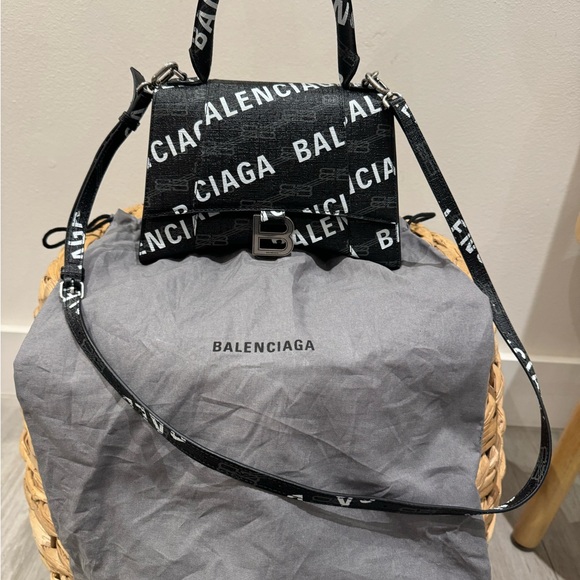 Balenciaga
Hourglass logo-print leather tote bag - Picture 7 of 7